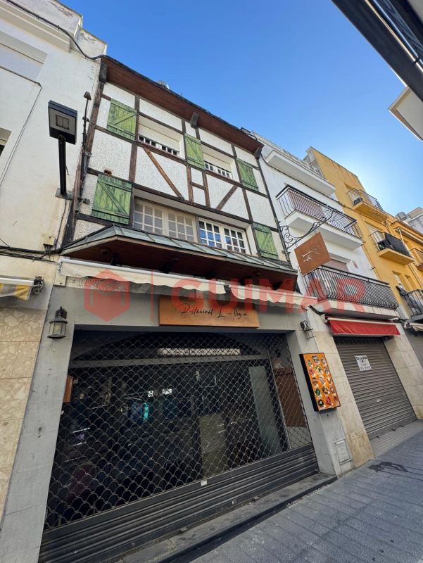 Edificio en Roses, Girona
