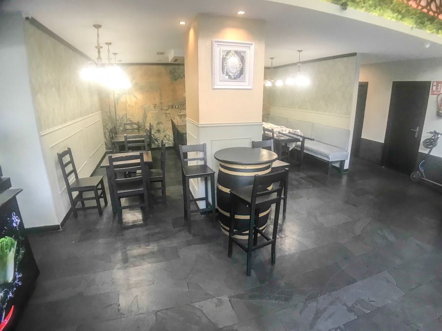 Venta de restaurante en rentabilidad, ubicado en una  zona muy transitada, ideal para continuar con el negocio